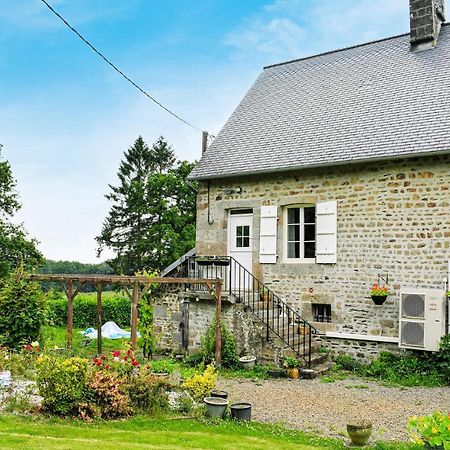 Awesome Home In Saint-Sever-Calvados With Kitchen Exterior foto