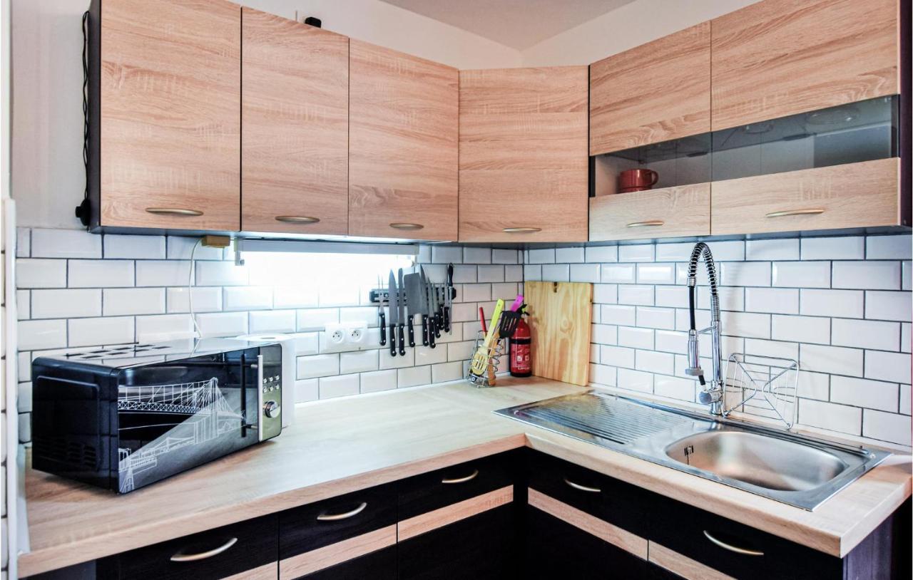 Awesome Home In Saint-Sever-Calvados With Kitchen Exterior foto